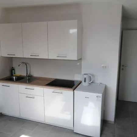 Rosemary & Free Parking Apartment *