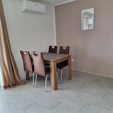 Rosemary & Free Parking Laibach